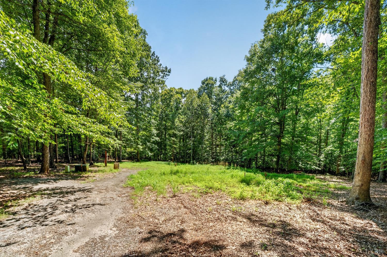 Land in Moneta