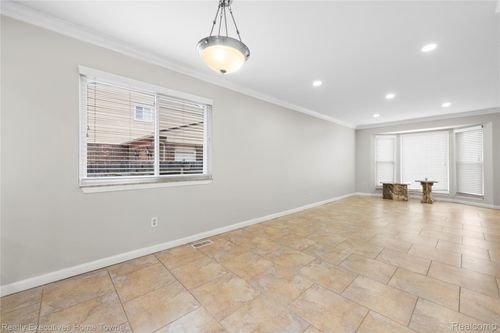 38968 Harrison Dr, Sterling Heights, MI, 48310-3207 | Card Image