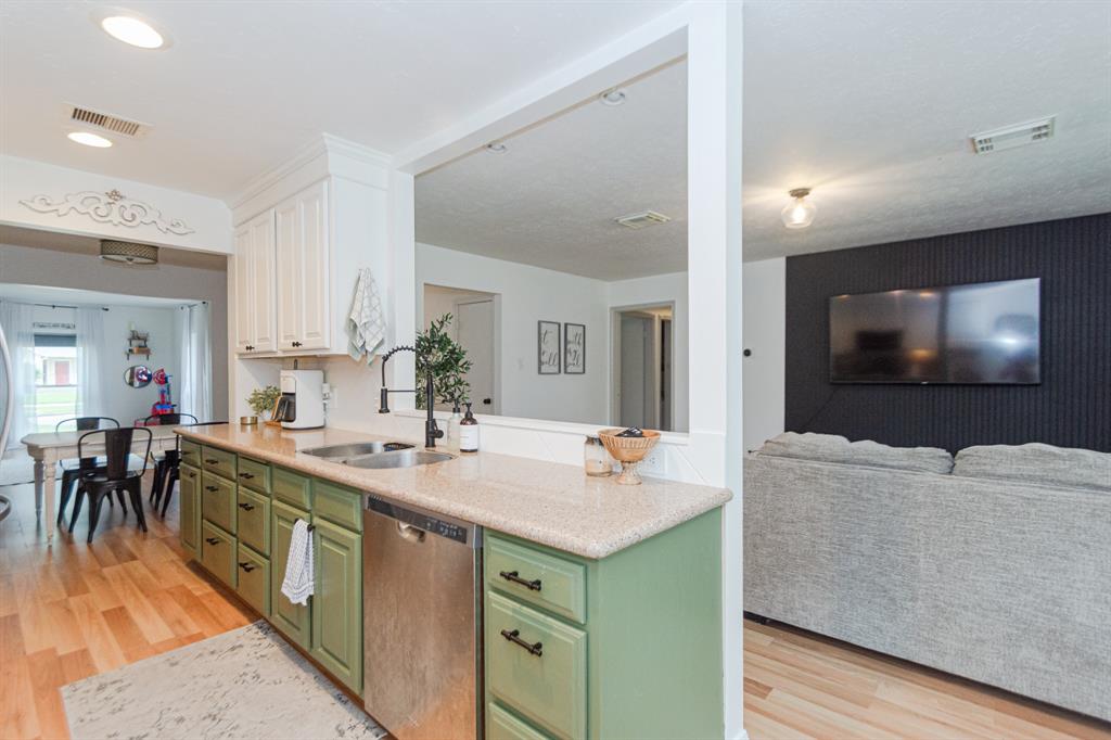 Drakewood Dr, Sugar Land, TX 77498