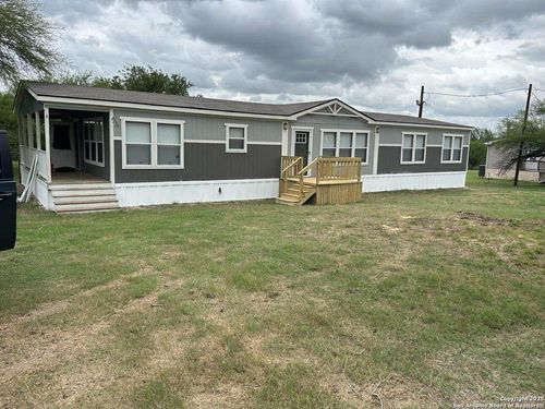 350 County Road 6752, Devine, TX, 78016-4804 | Card Image