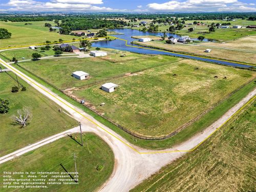 10208 Mohon Ln, Pilot Point, TX, 76258-6557 | Card Image
