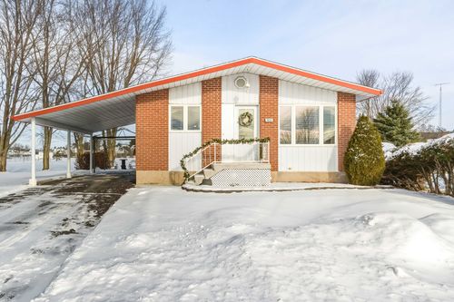 {{alt}} | Card Image