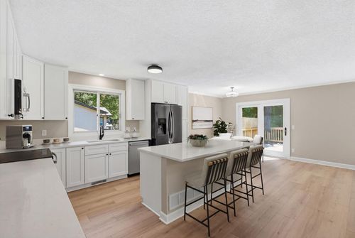 10515 Old County Road 15, Plymouth, MN, 55441-6208 | Card Image
