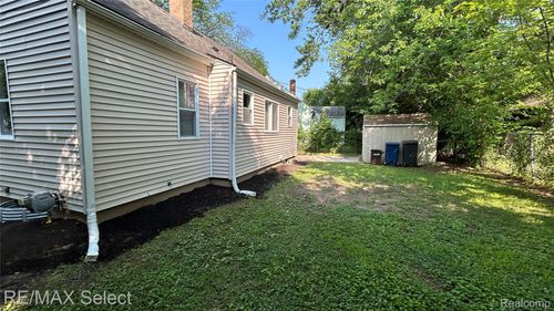 1902 Crestbrook Ln, Flint, MI, 48507-5339 | Card Image