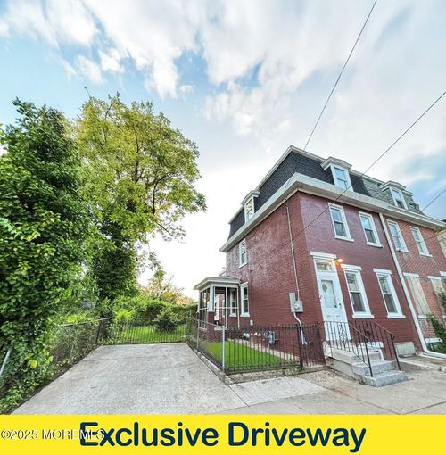 438 Lawrence St, Burlington City, NJ, 08016-1620 | Card Image