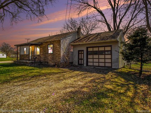 516 Roosevelt Ave, Mount Morris, MI, 48458-1402 | Card Image