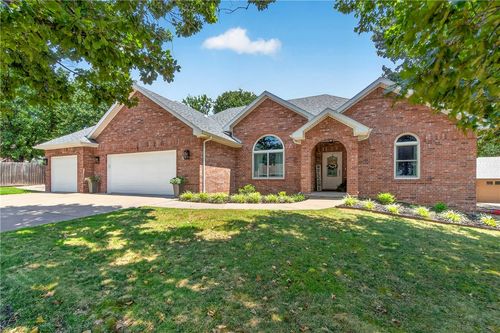 3 Ettington Dr, Bella Vista, AR, 72714-3201 | Card Image
