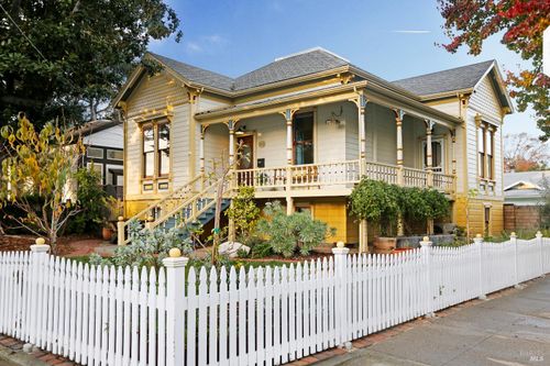 523 6th Street, Petaluma, CA, 94952 | Card Image