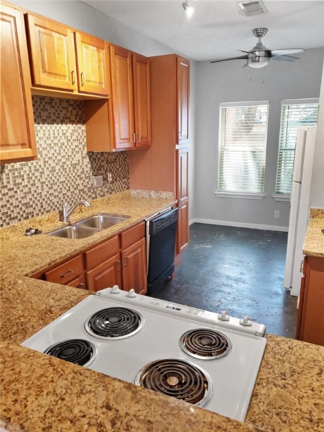 APT-206 - 2414 Longview St, Condo with 2 bedrooms, 2 bathrooms and 2 parking in Austin TX | Image 6