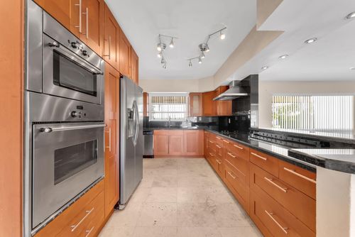 2940 Ne 19th St, Pompano Beach, FL, 33062-3111 | Card Image