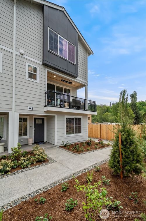 h7-1322 194th St Se, Bothell, WA, 98012-7447 | Card Image