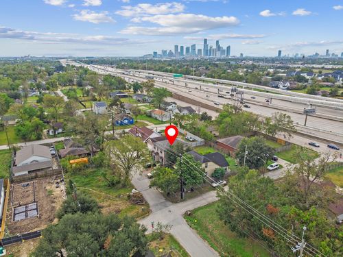 3213 Des Chaumes St, Houston, TX, 77026-5648 | Card Image
