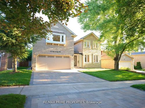 137 Old Surrey Lane, Richmond Hill, ON, L4C6R9 | Card Image
