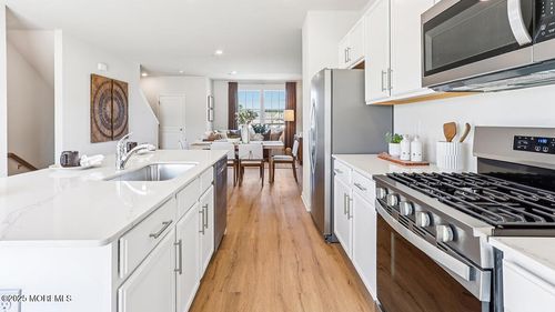 37 Baybreeze Dr, Waretown, NJ, 08758-1201 | Card Image