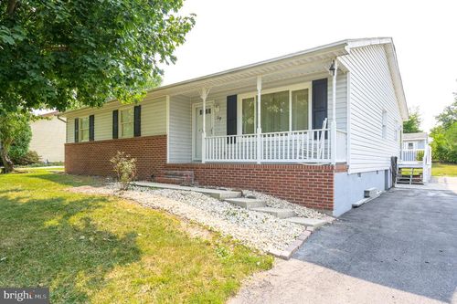 39 Rolling Meadows Dr, MARTINSBURG, WV, 25404-6246 | Card Image
