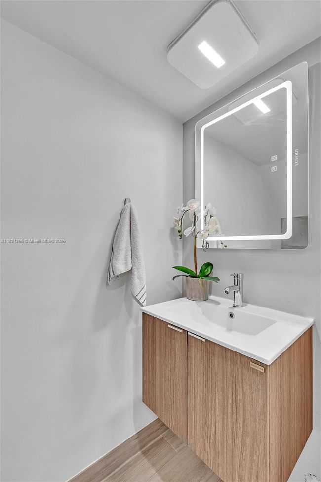APT-209 - 11401 Nw 89 Th St, Home with 2 bedrooms, 3 bathrooms and null parking in Doral FL | Image 6