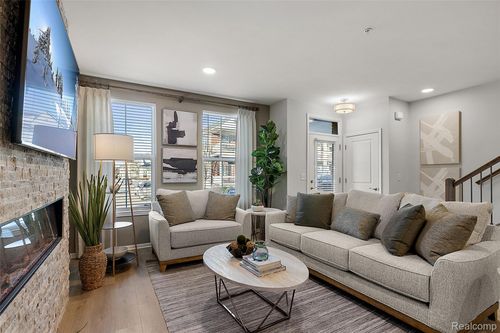 198 Jotham Ave, Auburn Hills, MI, 48326-3081 | Card Image