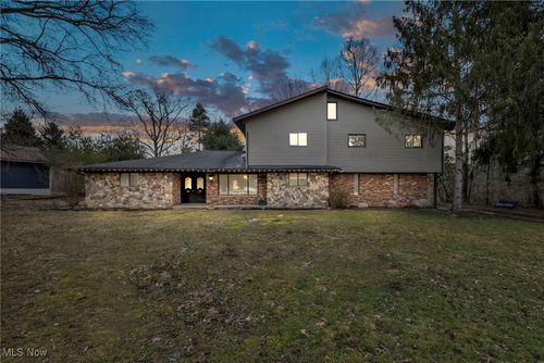 17937 Kingswood Dr, Chagrin Falls, OH, 44023-4837 | Card Image