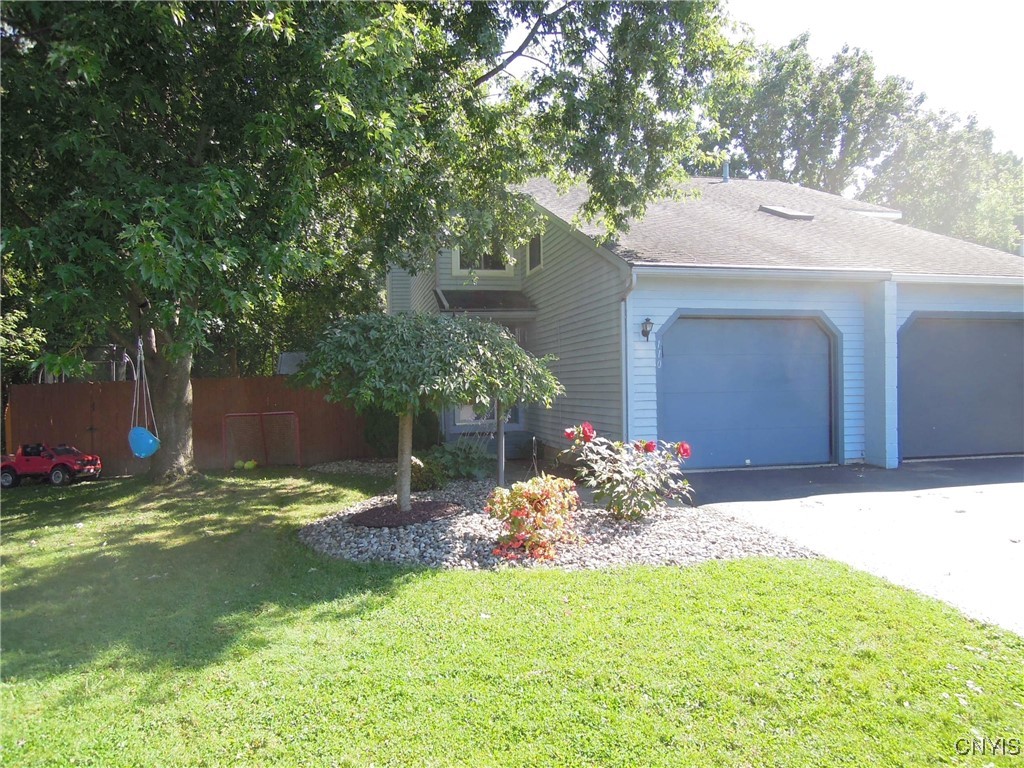 Postlamp Cir, Syracuse, NY 13212