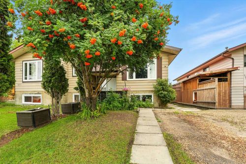 {{alt}} | Card Image