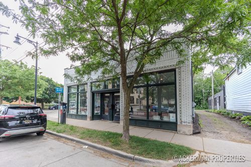 1052 Wealthy St Se, Grand Rapids, MI, 49506-1517 | Card Image