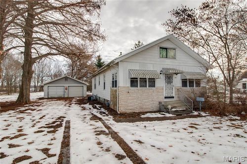 601 Biddle St, Gillespie, IL, 62033-1945 | Card Image