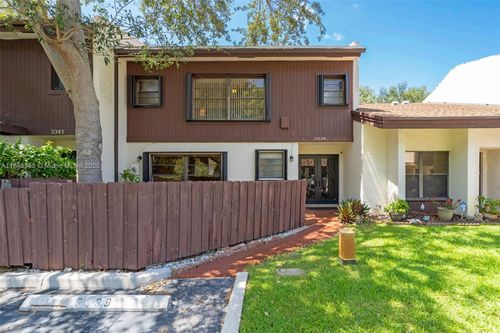 3339 Oak Dr, Hollywood, FL, 33021-8424 | Card Image