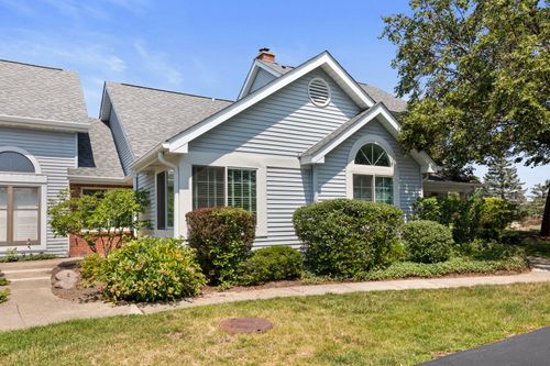 2 Warwick Ln, Lincolnshire, IL, 60069-3427 | Card Image