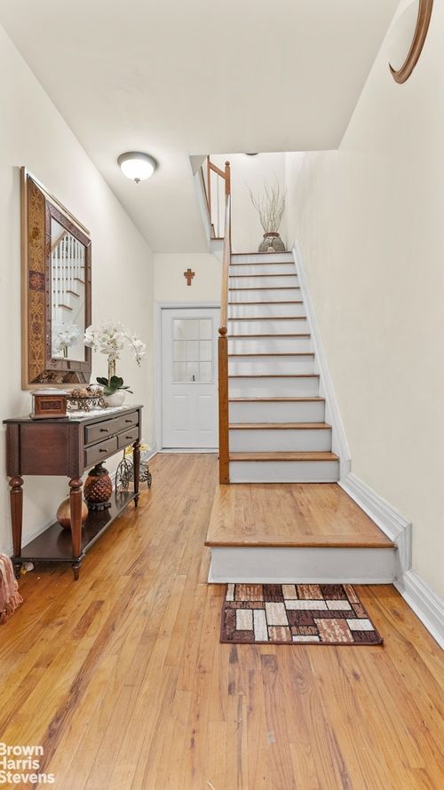 563 W 161st St, New York, NY, 10032-6101 | Card Image