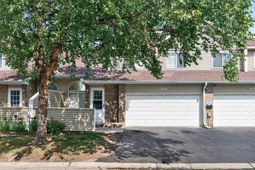 1133 Pecks Woods Dr, New Brighton, MN, 55112-8423 | Card Image