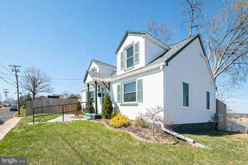 303 W 10th St, FRONT ROYAL, VA, 22630-2803 | Card Image