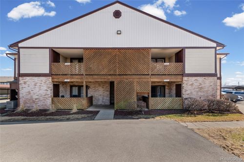 16369 Woodlane, Fraser, MI, 48026-2092 | Card Image