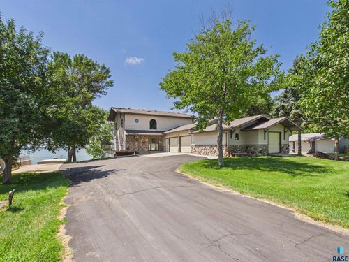 6797 Zimmermann Dr, Wentworth, SD, 57075-7322 | Card Image