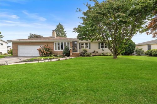 8 Elmhurst Dr, Greenville, RI, 02828-2612 | Card Image