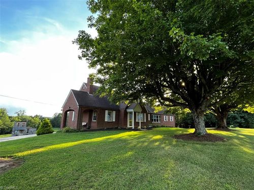 4678 Friends Mission Rd, Ararat, VA, 24053-4049 | Card Image