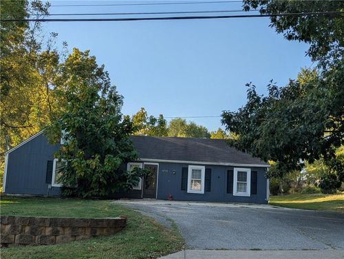 9719 W 53rd St, Shawnee, KS, 66203-2033 | Card Image