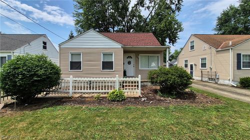 513 Henry St, Elyria, OH, 44035-6523 | Card Image