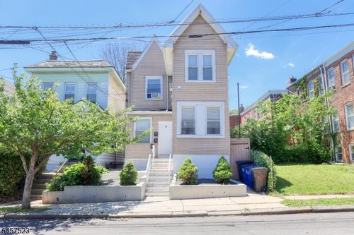 9 Emerson Pl, Newark, NJ, 07114-1302 | Card Image