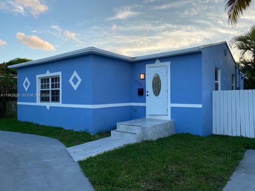 320-320 S 28th Ave, Hollywood, FL, 33020-4204 | Card Image