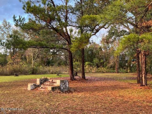 320 Coleman Ave, Waveland, MS, 39576-4124 | Card Image