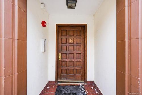 205-2 Garth Rd, Scarsdale, NY, 10583-3802 | Card Image