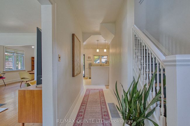 291 Dufferin Ave, House other with 2 bedrooms, 2 bathrooms and 8 parking in Belleville ON | Image 6