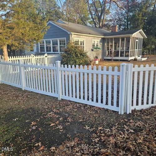 506 W Clinton St, Roseboro, NC, 28382-6600 | Card Image