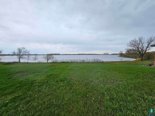 197 Lake Ridge Dr, Wentworth, SD, 57075-7373 | Card Image