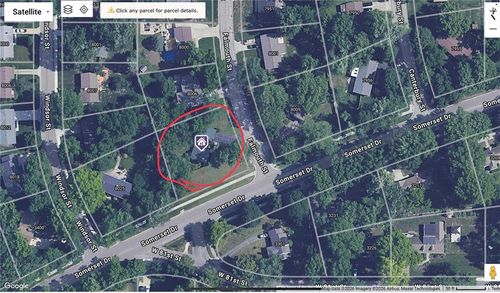 8014 Falmouth St, Prairie Village, KS, 66208-4044 | Card Image