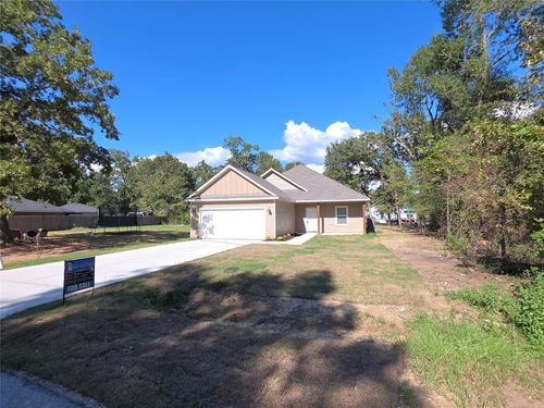 527 Autumn Ln, Livingston, TX, 77351-0917 | Card Image