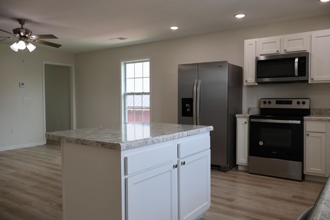 277 - 275277 Broadway St, Home with 8 bedrooms, 8 bathrooms and null parking in Irvine KY | Image 8