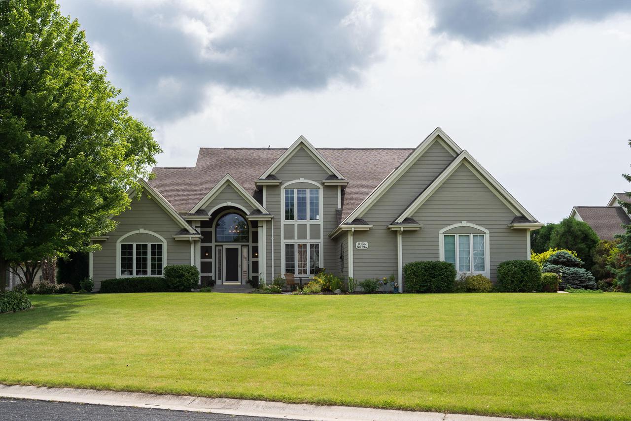 Wild Rose Ct, Menomonee Falls, WI 53051