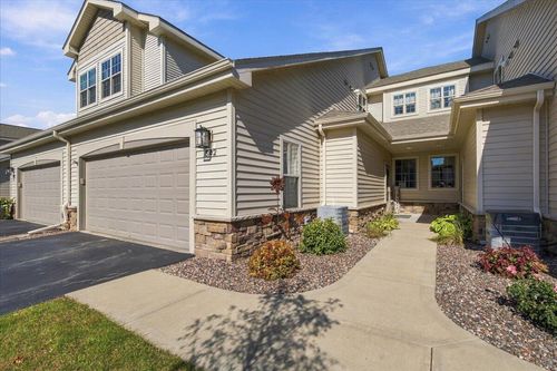 542 Cedar Bluffs Way, Slinger, WI, 53086 | Card Image