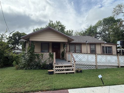 136 Bates St, Keller, TX, 76248-2233 | Card Image